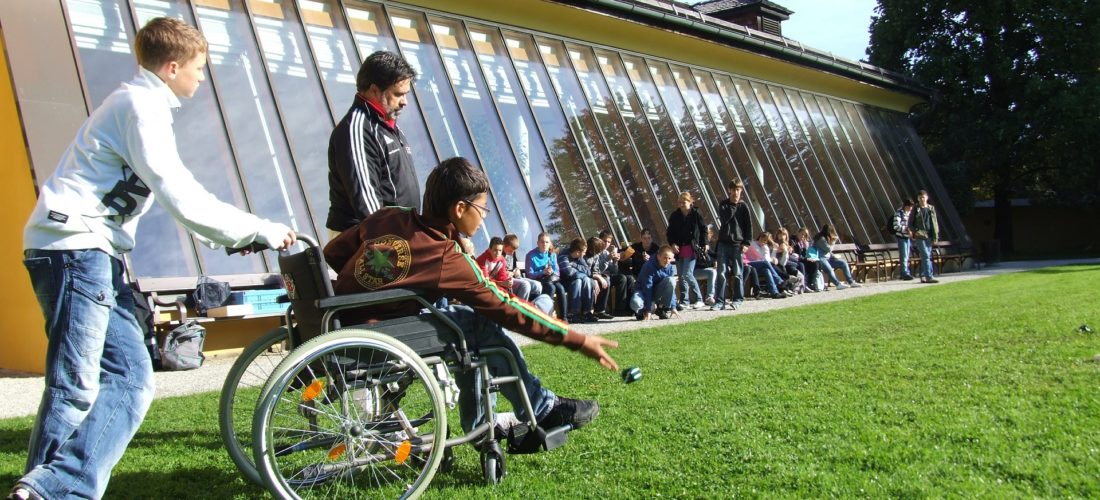 wheelchair-538138_1920